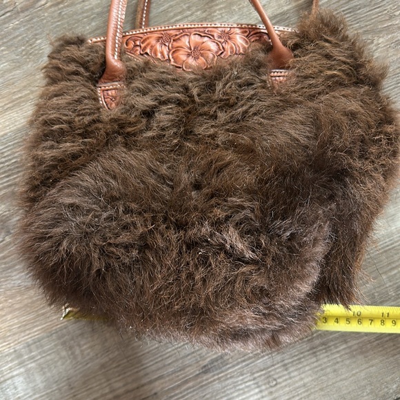 Beautiful handmade purse made out of buffalo hide fur - Picture 4 of 6